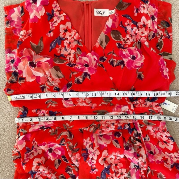 Eliza J.  sleeveless midi dress Size 6/ NWT